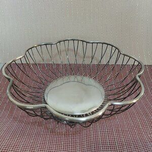 Mid-Century Gorham Silver plate Wire Bread/Fruit Basket "Newport" Flower Shaped